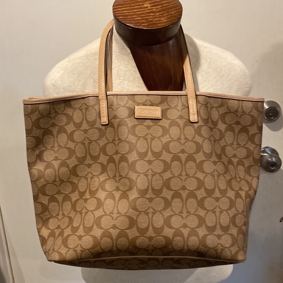 Coach Handbags - Coach Tote